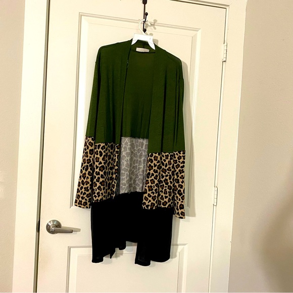 HAPTICS BOHO LEOPARD ANIMAL COLOR BLOCK MEDIUM LONG SLEEVE POCKETS CARDIGAN - Picture 8 of 12